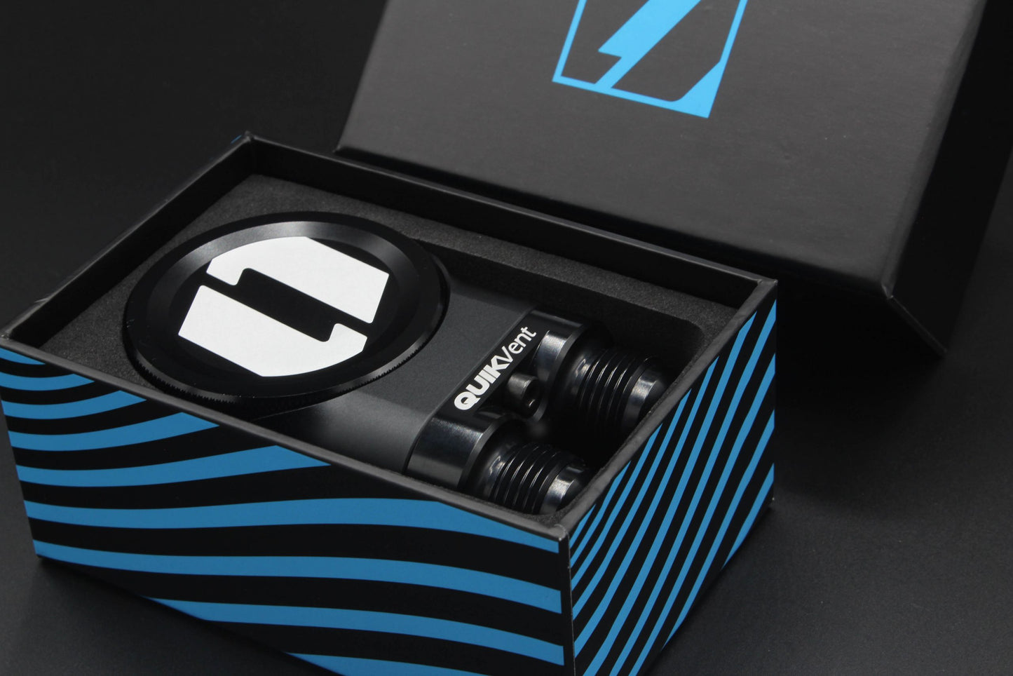 Level Seven QuikVent™ Scavenger Oil Cap for Mazda MX-5 - Zwart