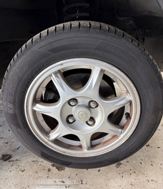 Gebruikt: Mazda MX-5 14 inch Enkei velgen met Hankook banden