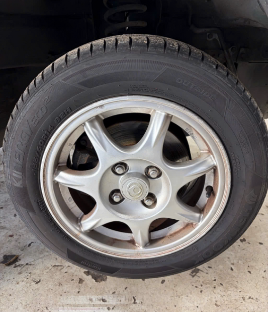 Gebruikt: Mazda MX-5 14 inch Enkei velgen met Hankook banden