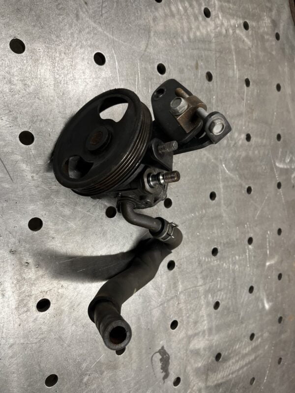 Used: Mazda MX-5 Steering pump for power steering
